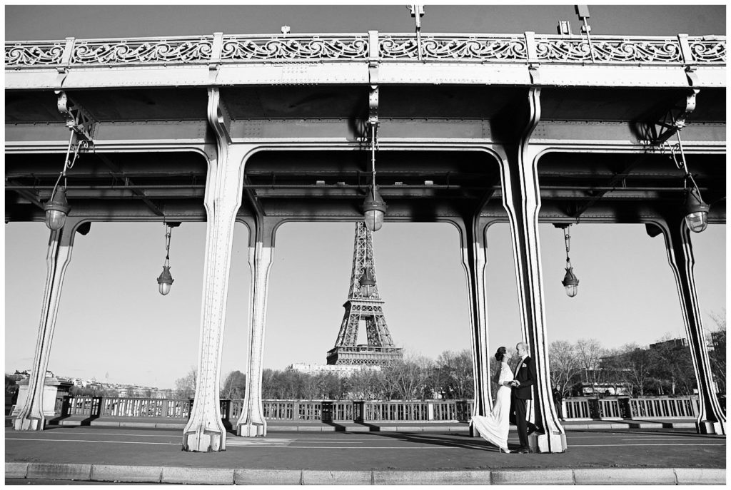 Locations for a Paris photo session: Bir Hakeim Bridge