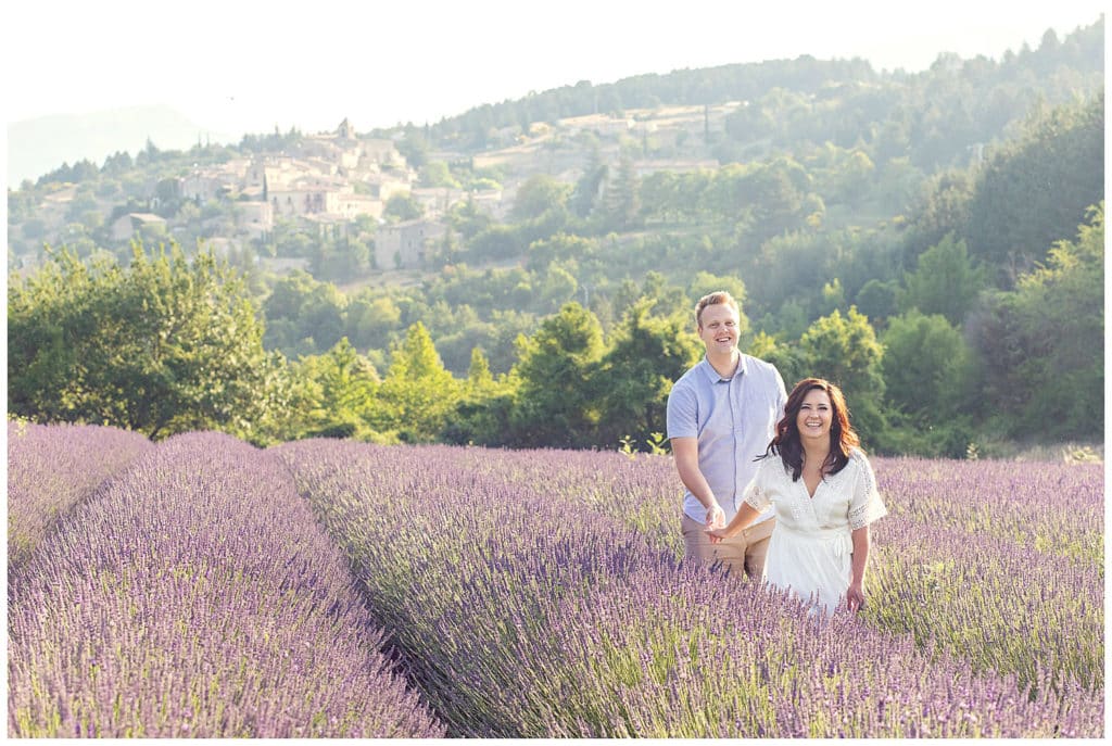 A sweet anniversary photo session in the Provence lavender fields in Sault