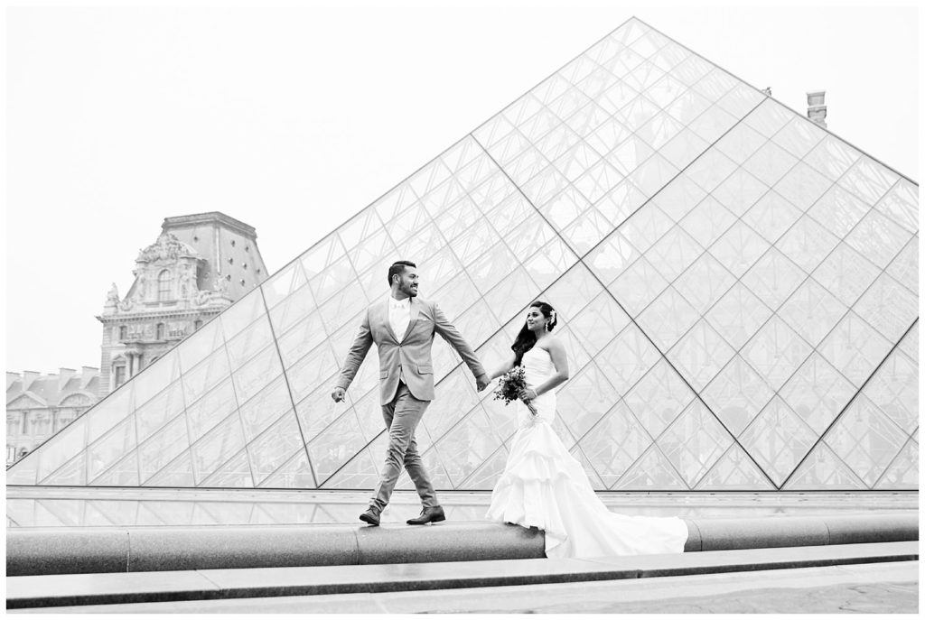 Une séance photo de couple de mariés, mariage hivernal à Paris