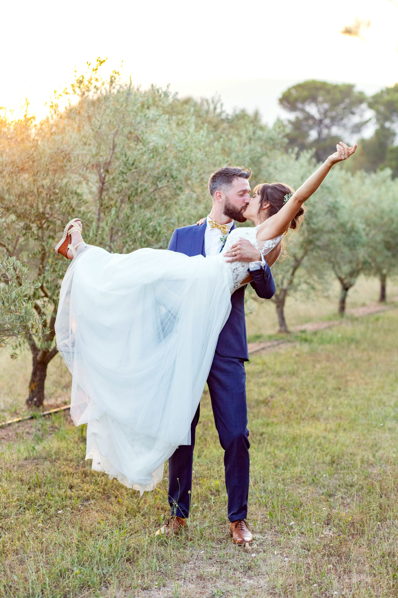 elopement-in-Provence-lavander-intimate-wedding-ceremony-Marie-Calfopoulos-Photography