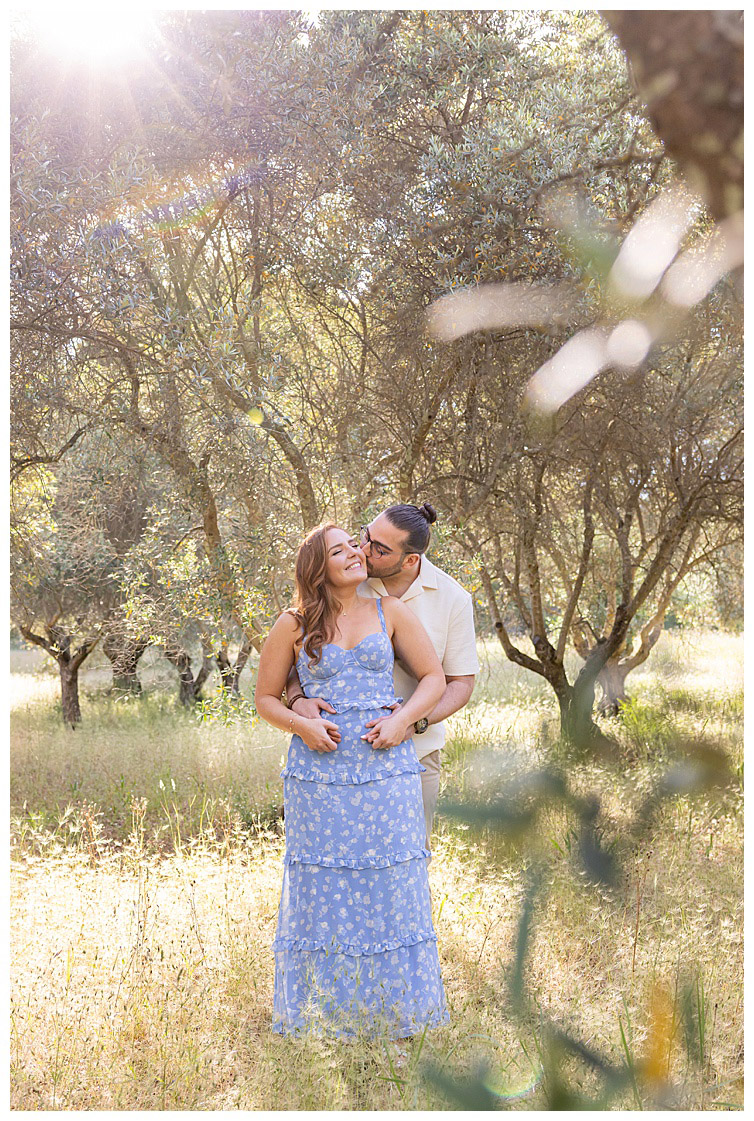 Marie Calfopoulos Photographe couple engagement seance photo Provence Luberon Lourmarin olive