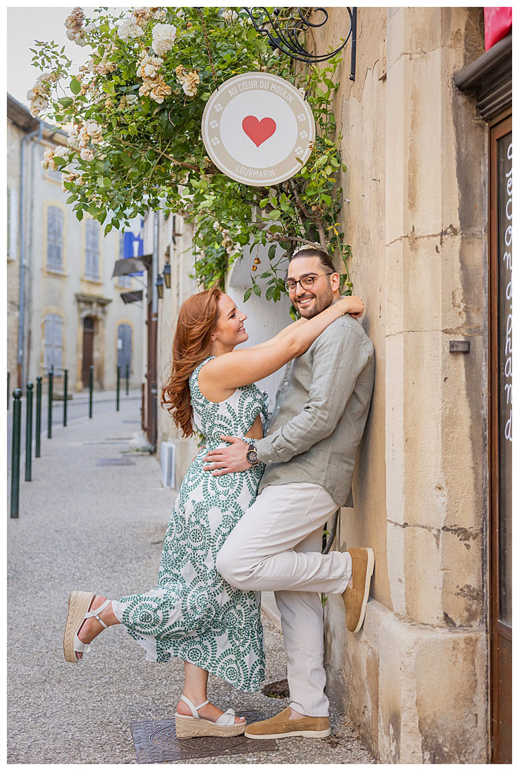 Marie Calfopoulos Photographe couple engagement seance photo Provence Luberon Lourmarin olive