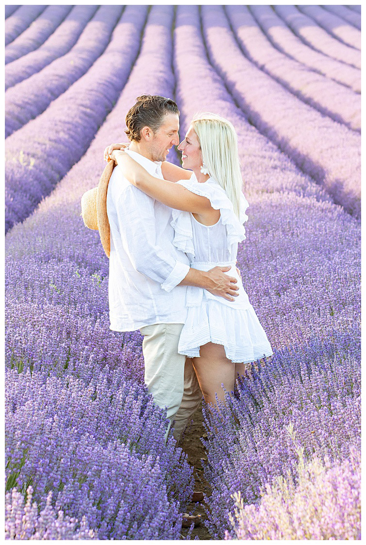 Marie Calfopoulos Photographe couple engagement anniversary seance photo Provence Luberon Sault lavander