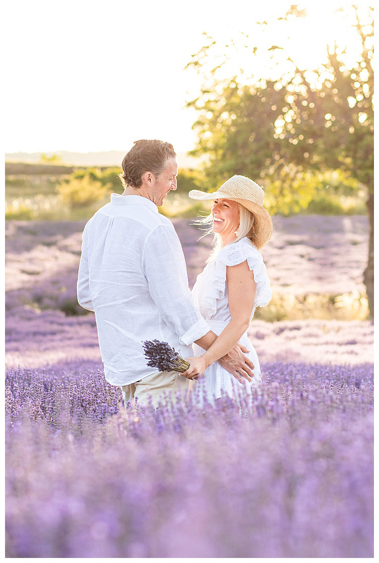 Marie Calfopoulos Photographe couple engagement anniversary seance photo Provence Luberon Sault lavander
