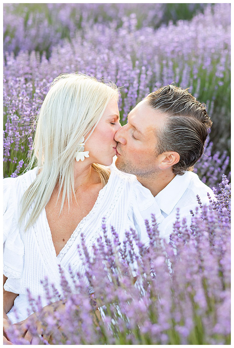 Marie Calfopoulos Photographe couple engagement anniversary seance photo Provence Luberon Sault lavander