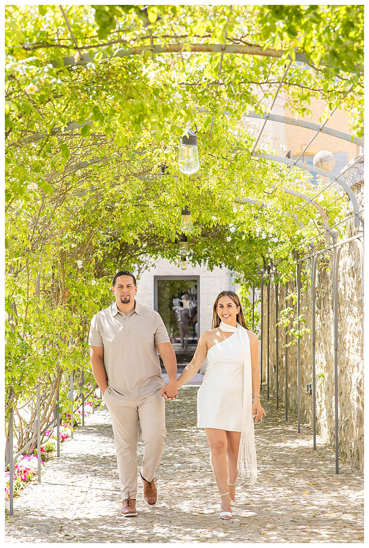 Marie Calfopoulos photographer Provence photo session couple engagement Luberon Chateau de Fonscolombe