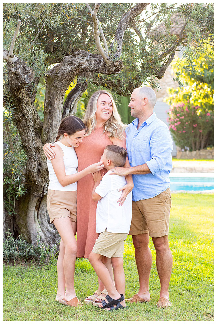 Marie Calfopoulos photographer Provence photo session family luberon Avignon rental home VRBO